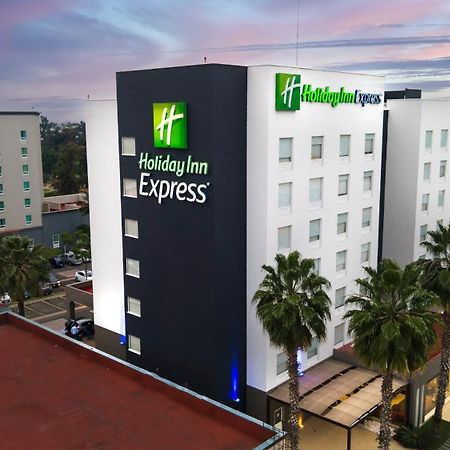 Holiday Inn Express Guadalajara Aeropuerto By Ihg Las Pintas Ngoại thất bức ảnh