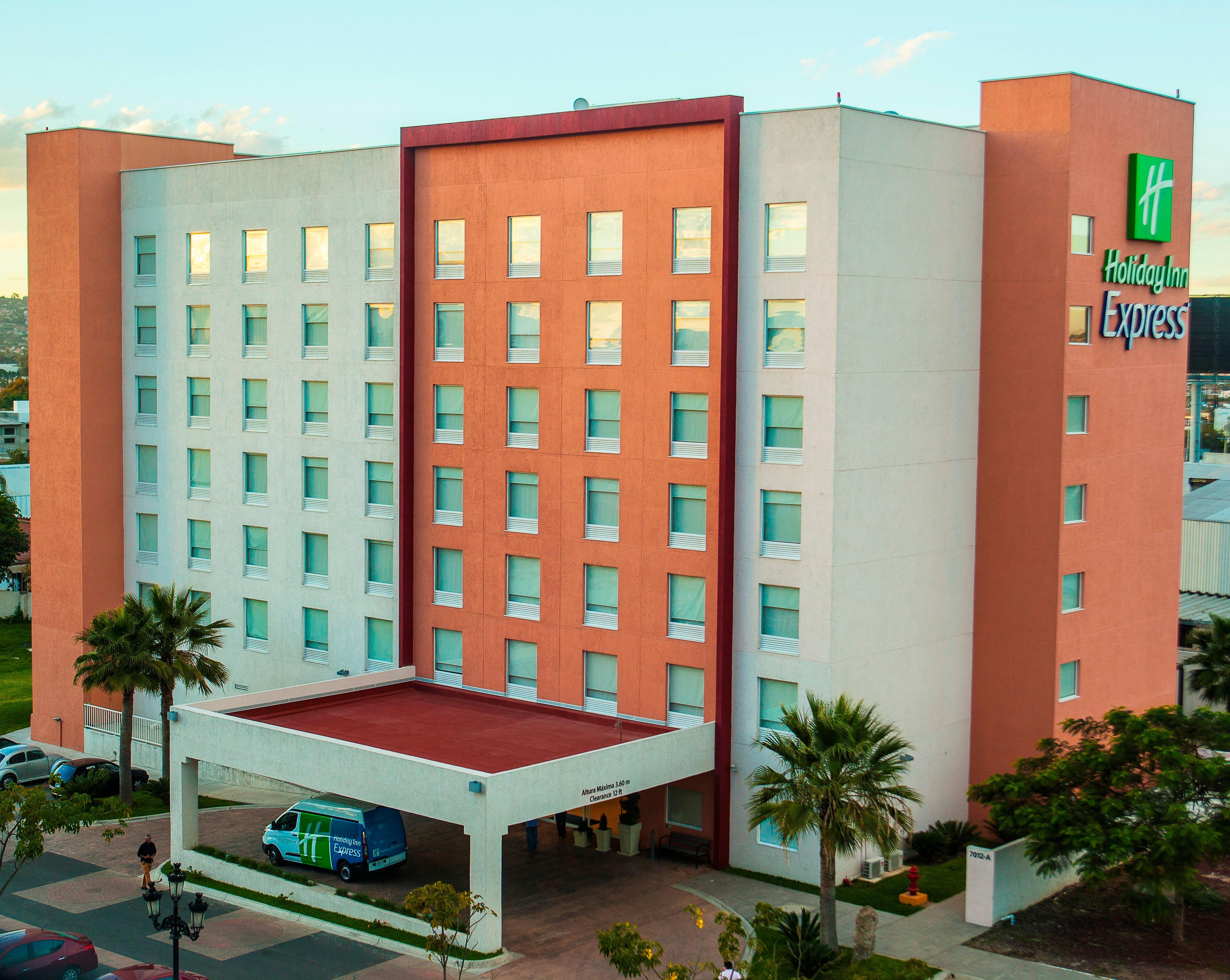 Holiday Inn Express Guadalajara Aeropuerto By Ihg Las Pintas Ngoại thất bức ảnh