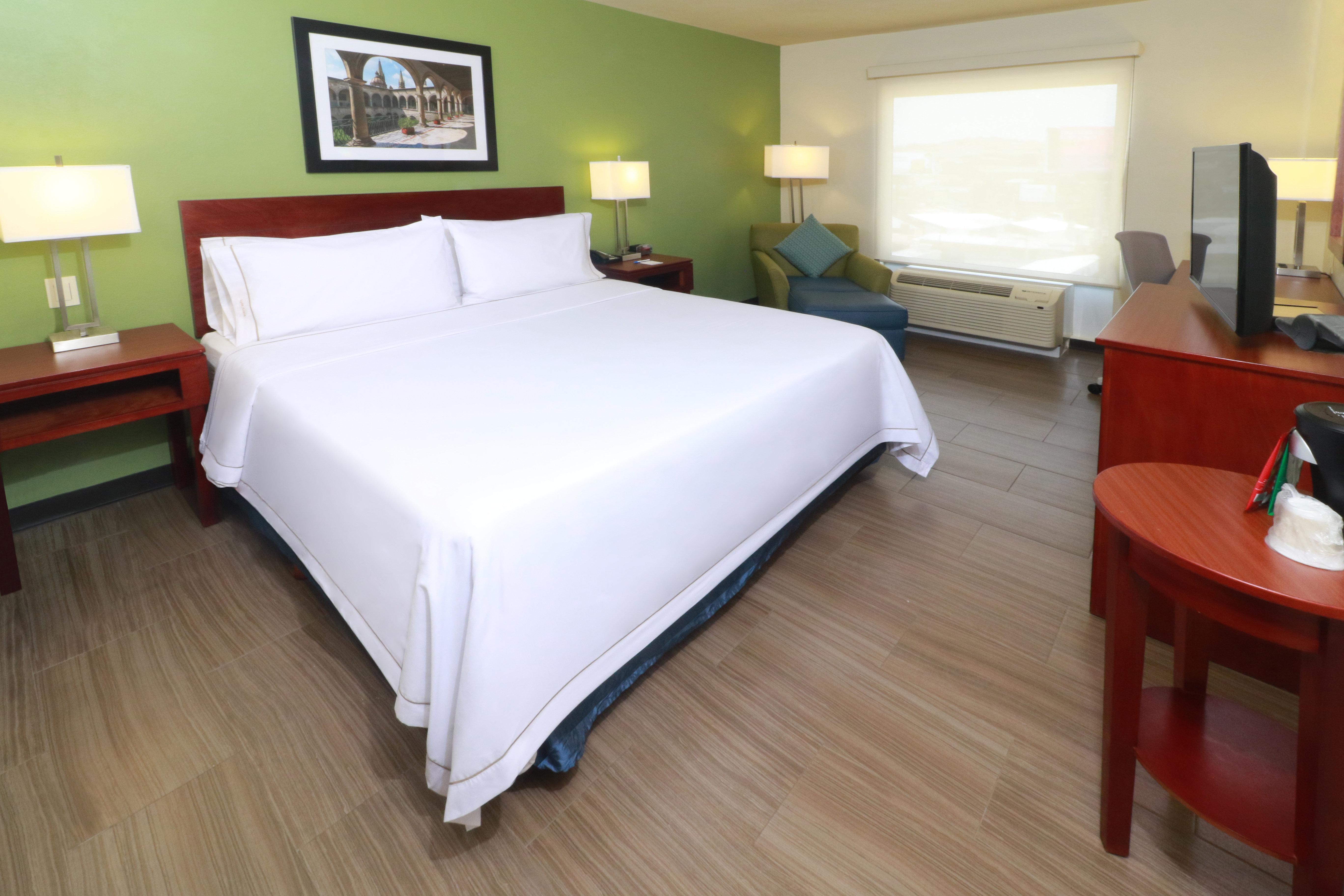 Holiday Inn Express Guadalajara Aeropuerto By Ihg Las Pintas Ngoại thất bức ảnh