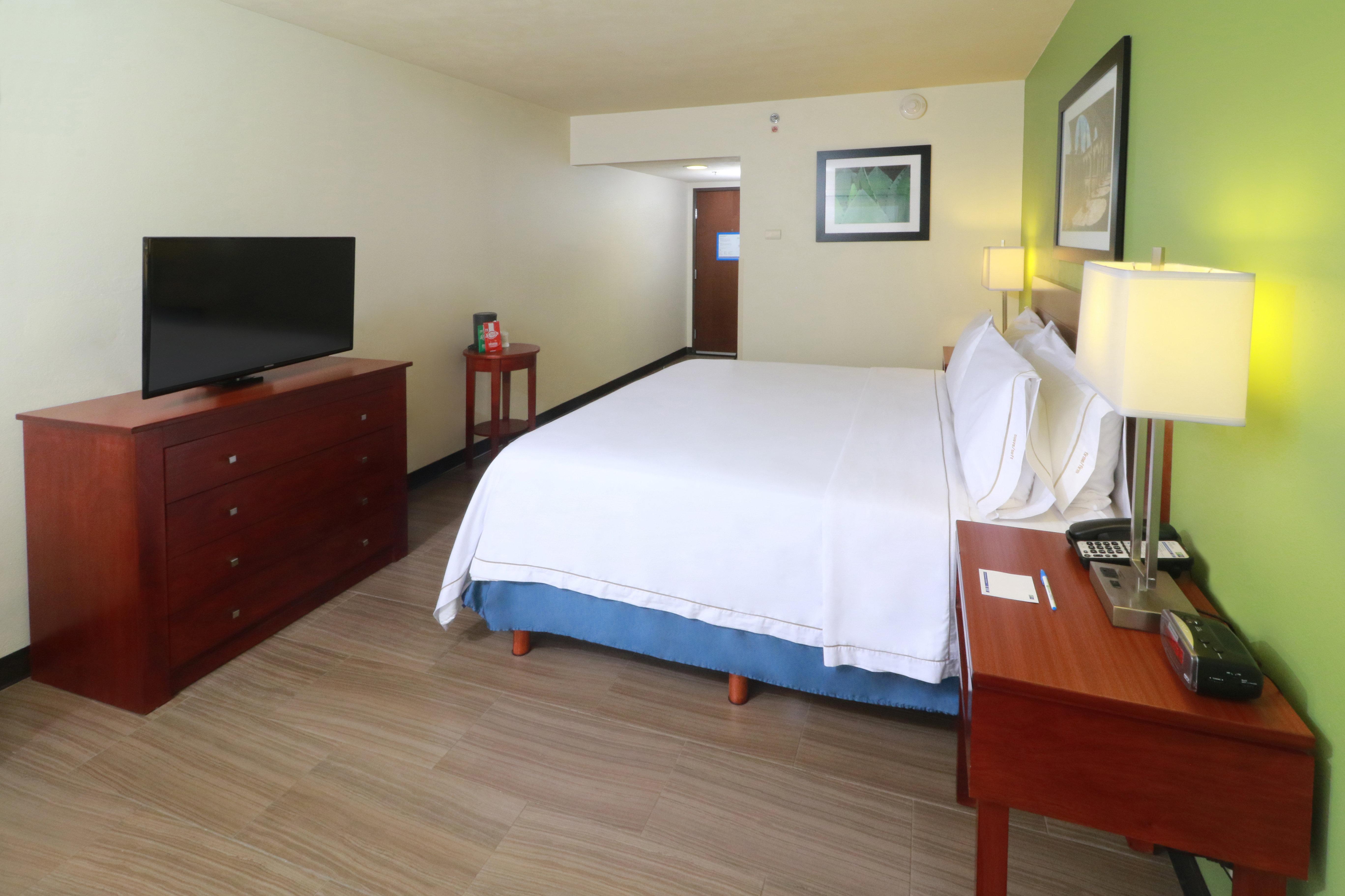 Holiday Inn Express Guadalajara Aeropuerto By Ihg Las Pintas Ngoại thất bức ảnh