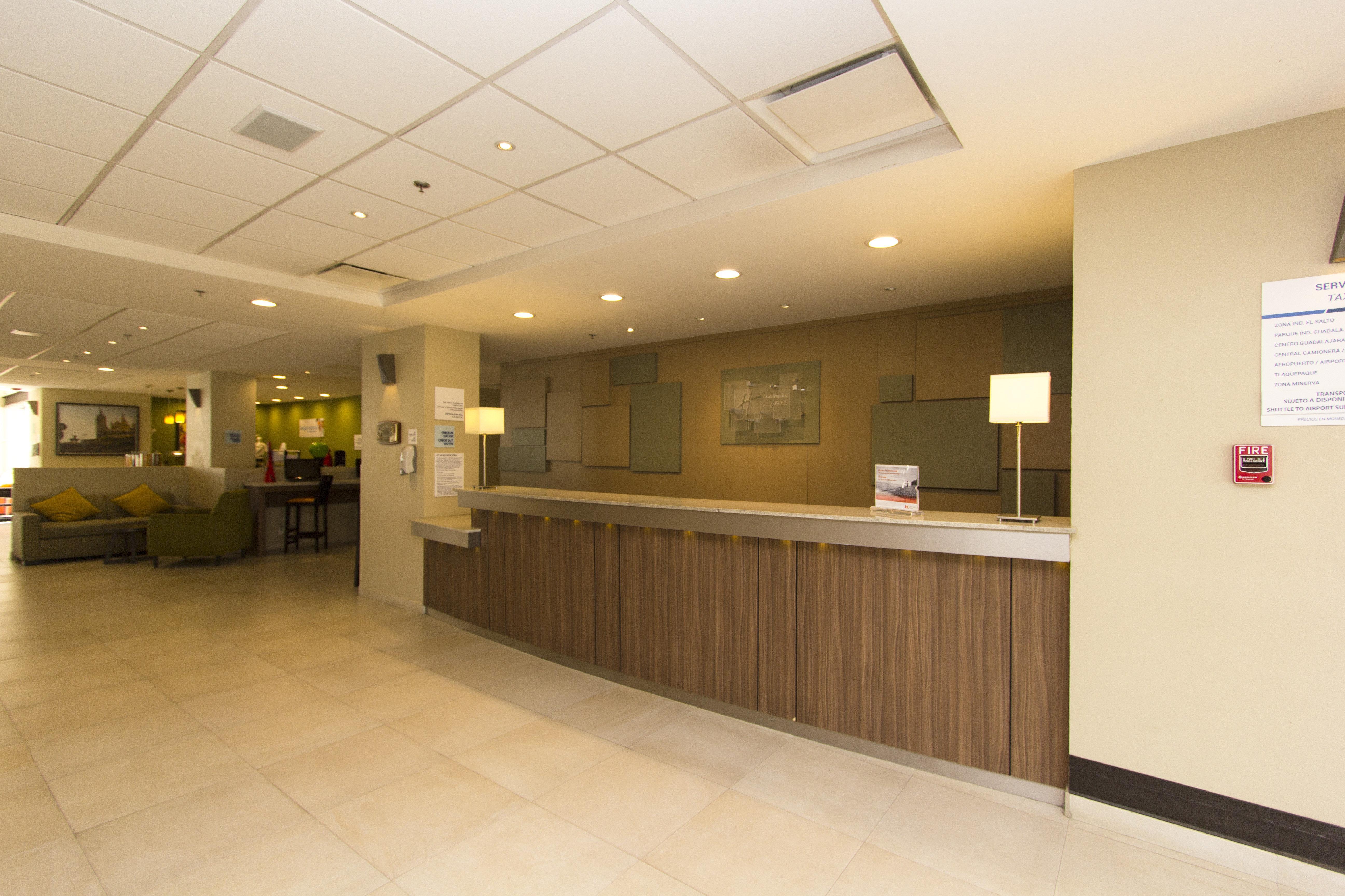 Holiday Inn Express Guadalajara Aeropuerto By Ihg Las Pintas Ngoại thất bức ảnh