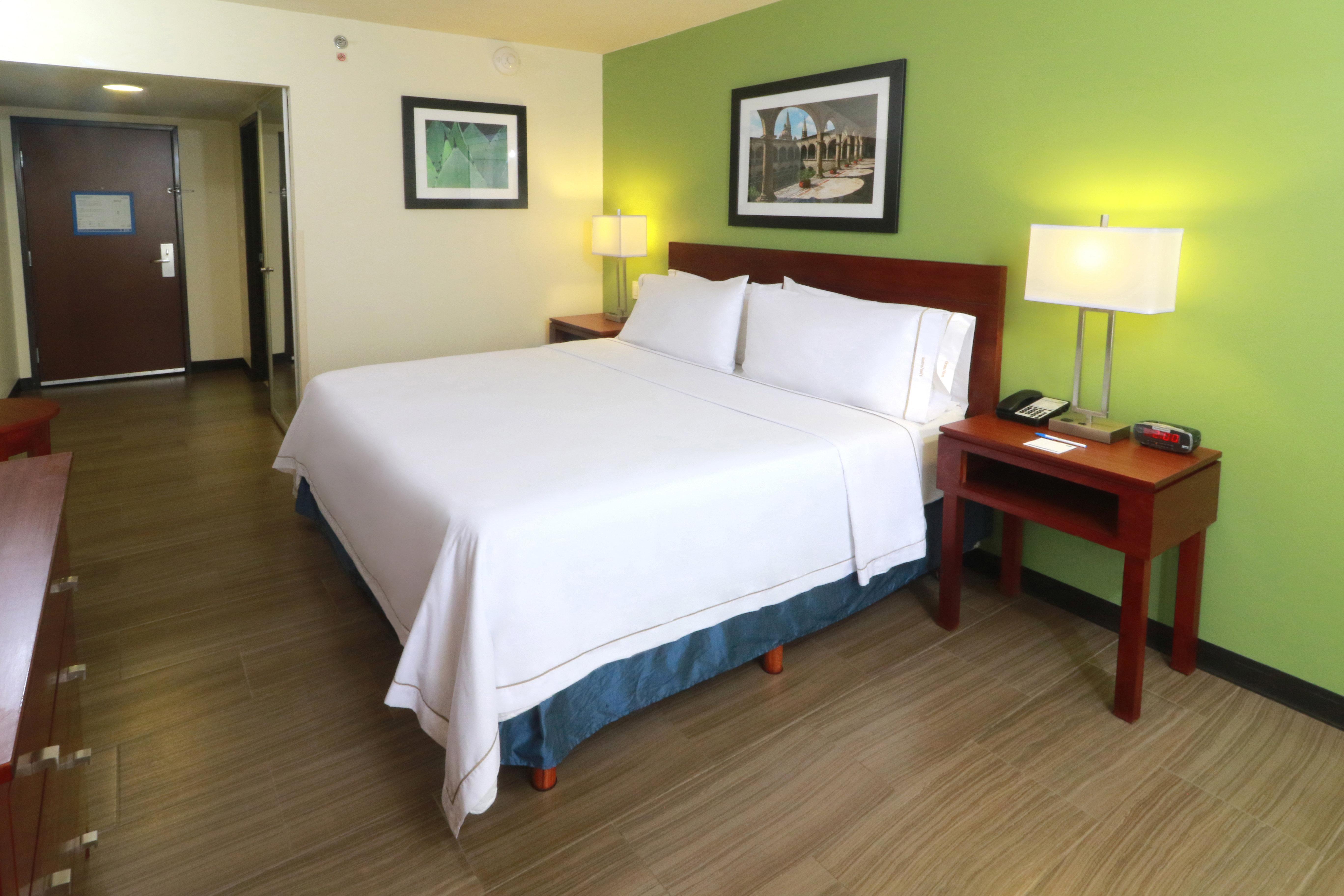 Holiday Inn Express Guadalajara Aeropuerto By Ihg Las Pintas Ngoại thất bức ảnh