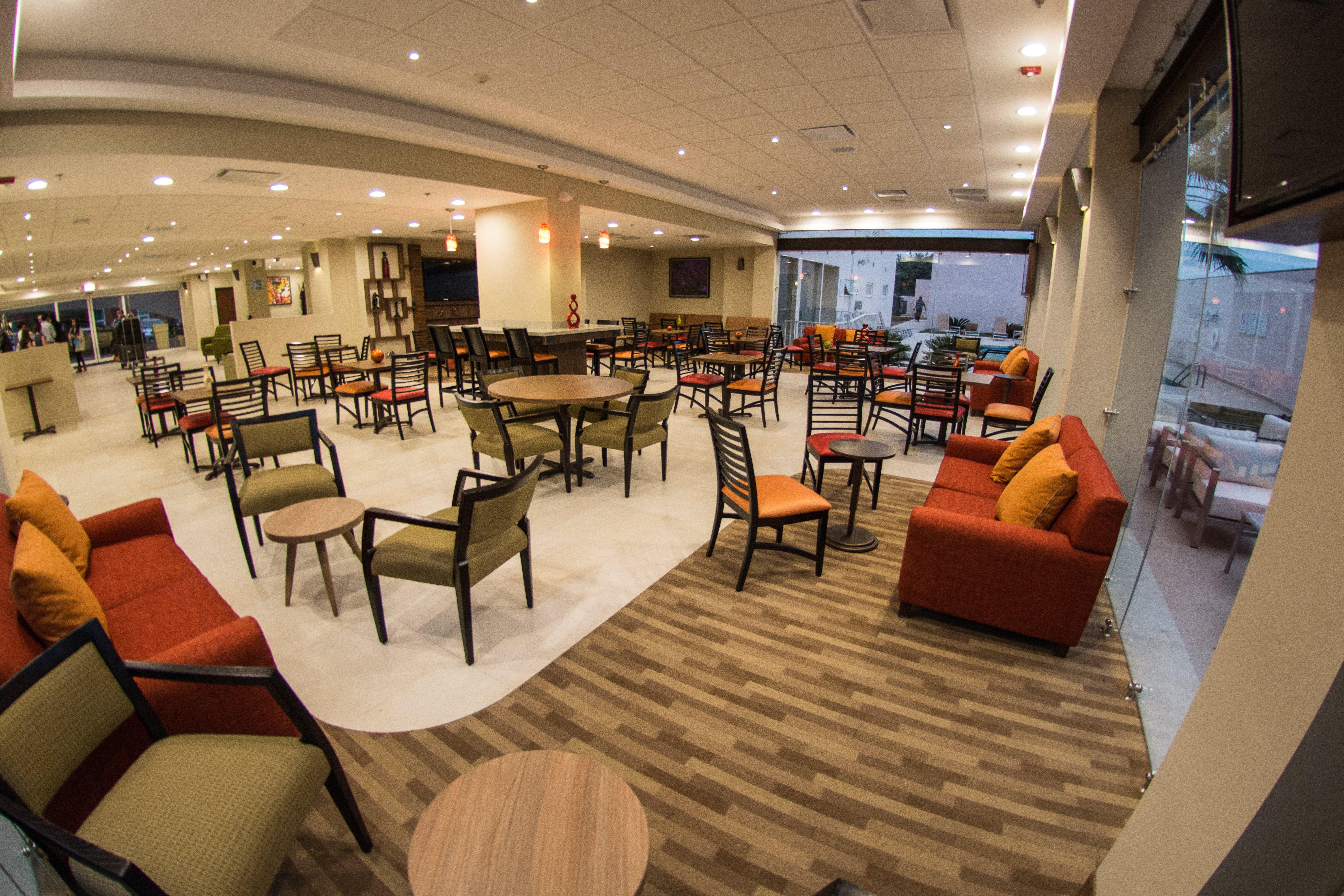 Holiday Inn Express Guadalajara Aeropuerto By Ihg Las Pintas Ngoại thất bức ảnh