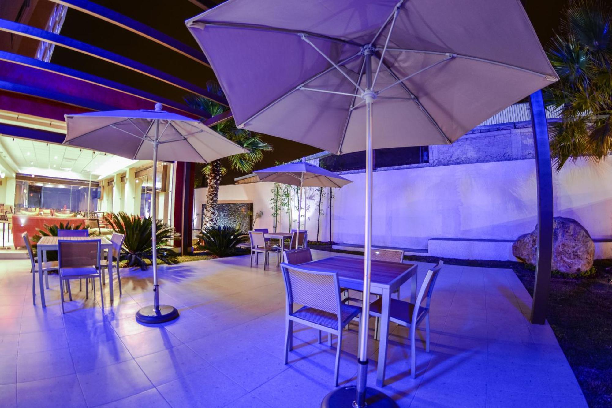 Holiday Inn Express Guadalajara Aeropuerto By Ihg Las Pintas Ngoại thất bức ảnh