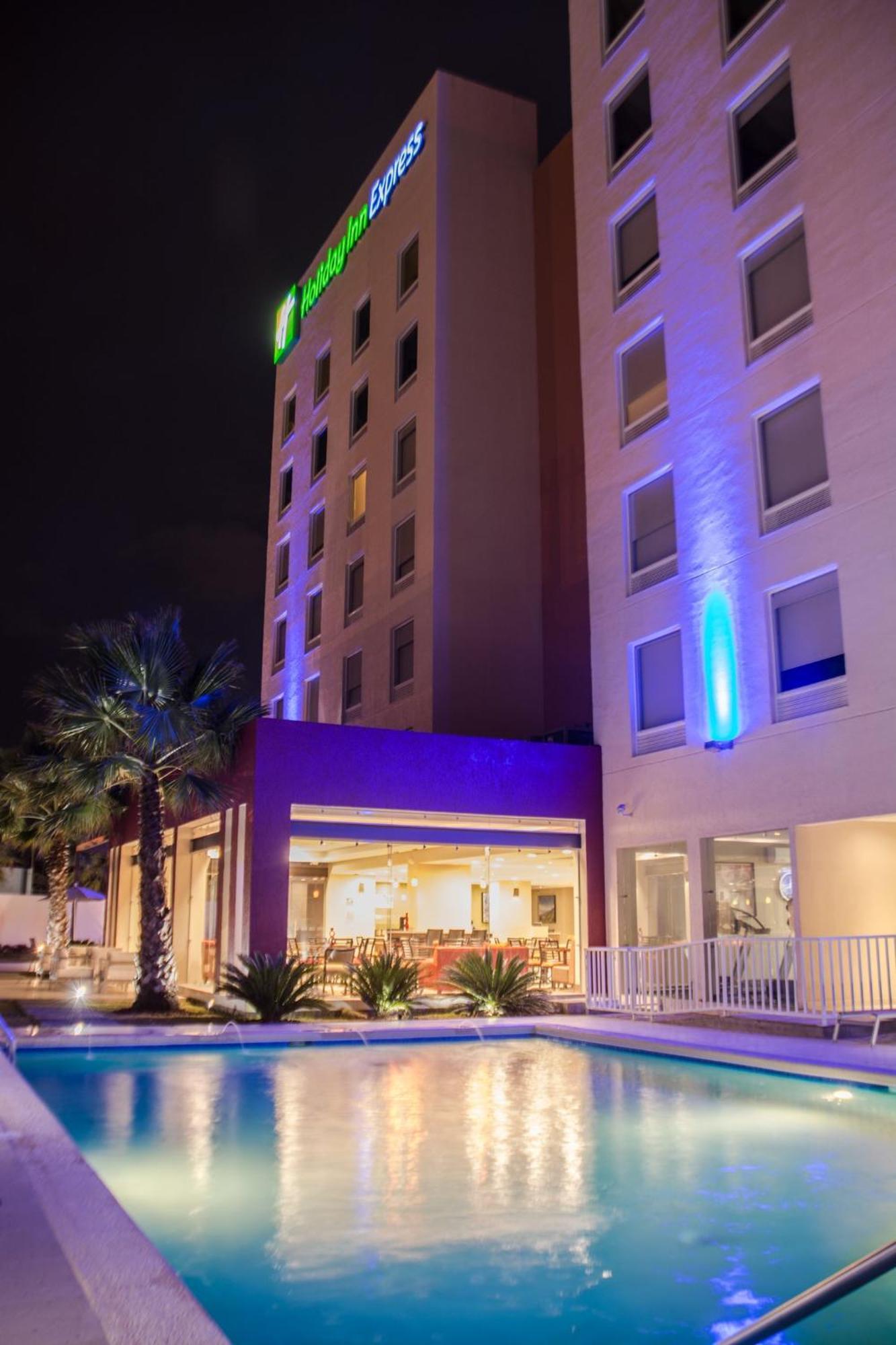 Holiday Inn Express Guadalajara Aeropuerto By Ihg Las Pintas Ngoại thất bức ảnh