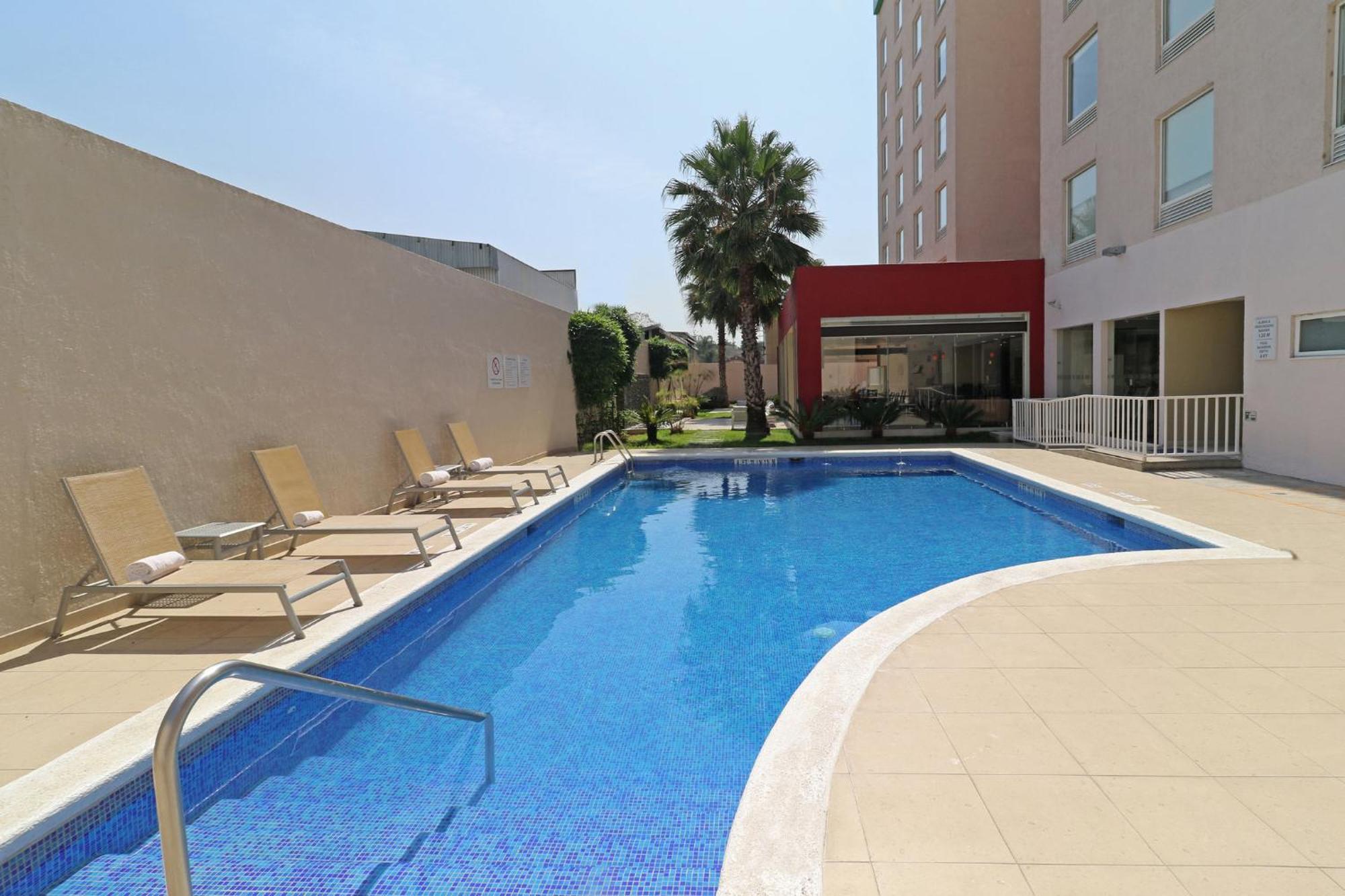 Holiday Inn Express Guadalajara Aeropuerto By Ihg Las Pintas Ngoại thất bức ảnh