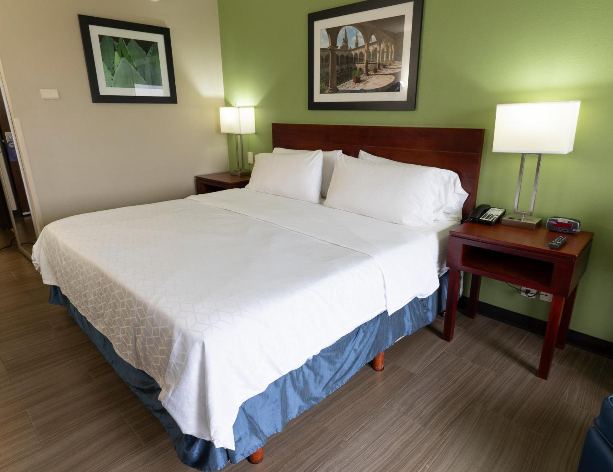 Holiday Inn Express Guadalajara Aeropuerto By Ihg Las Pintas Ngoại thất bức ảnh
