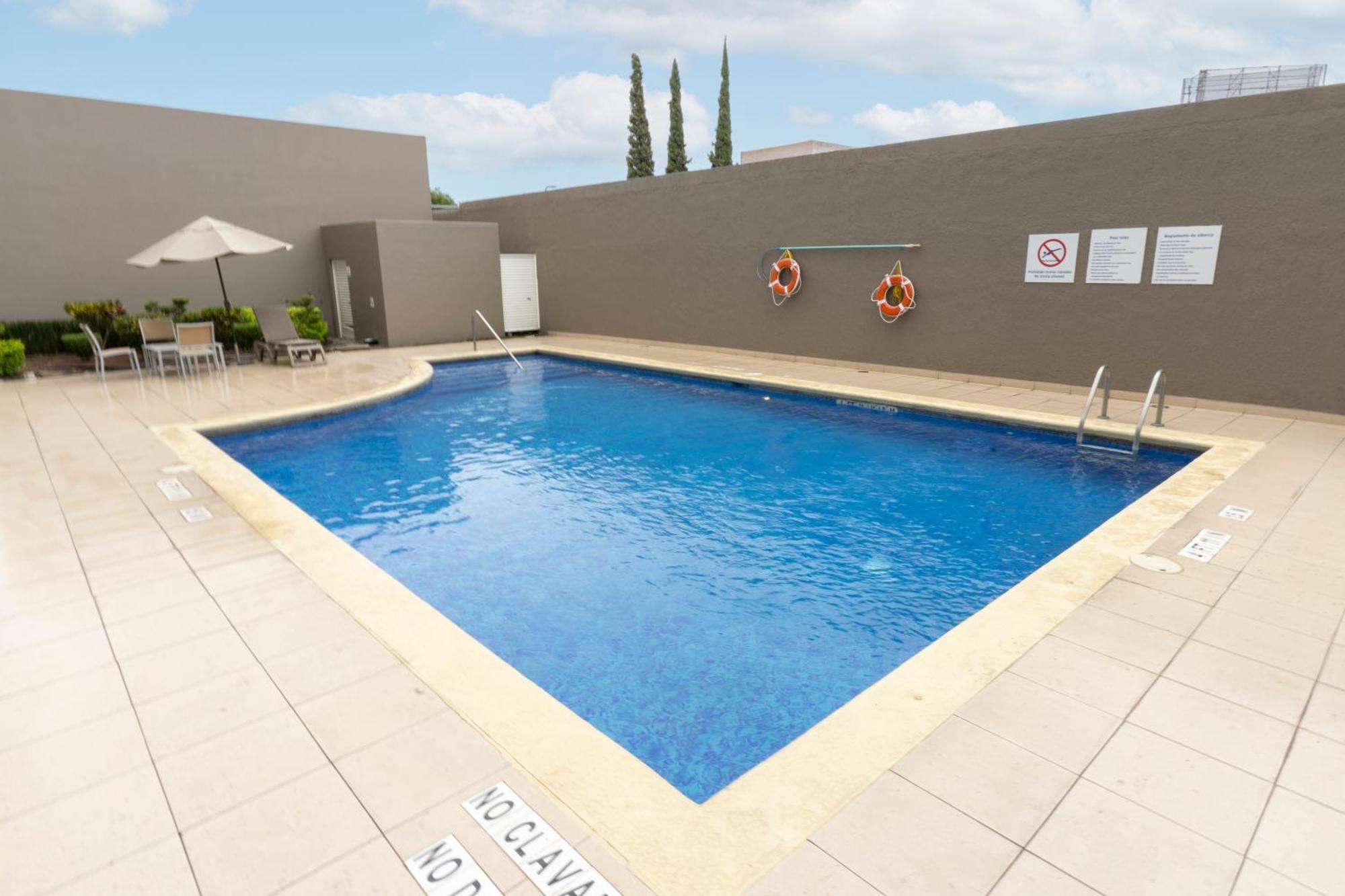 Holiday Inn Express Guadalajara Aeropuerto By Ihg Las Pintas Ngoại thất bức ảnh