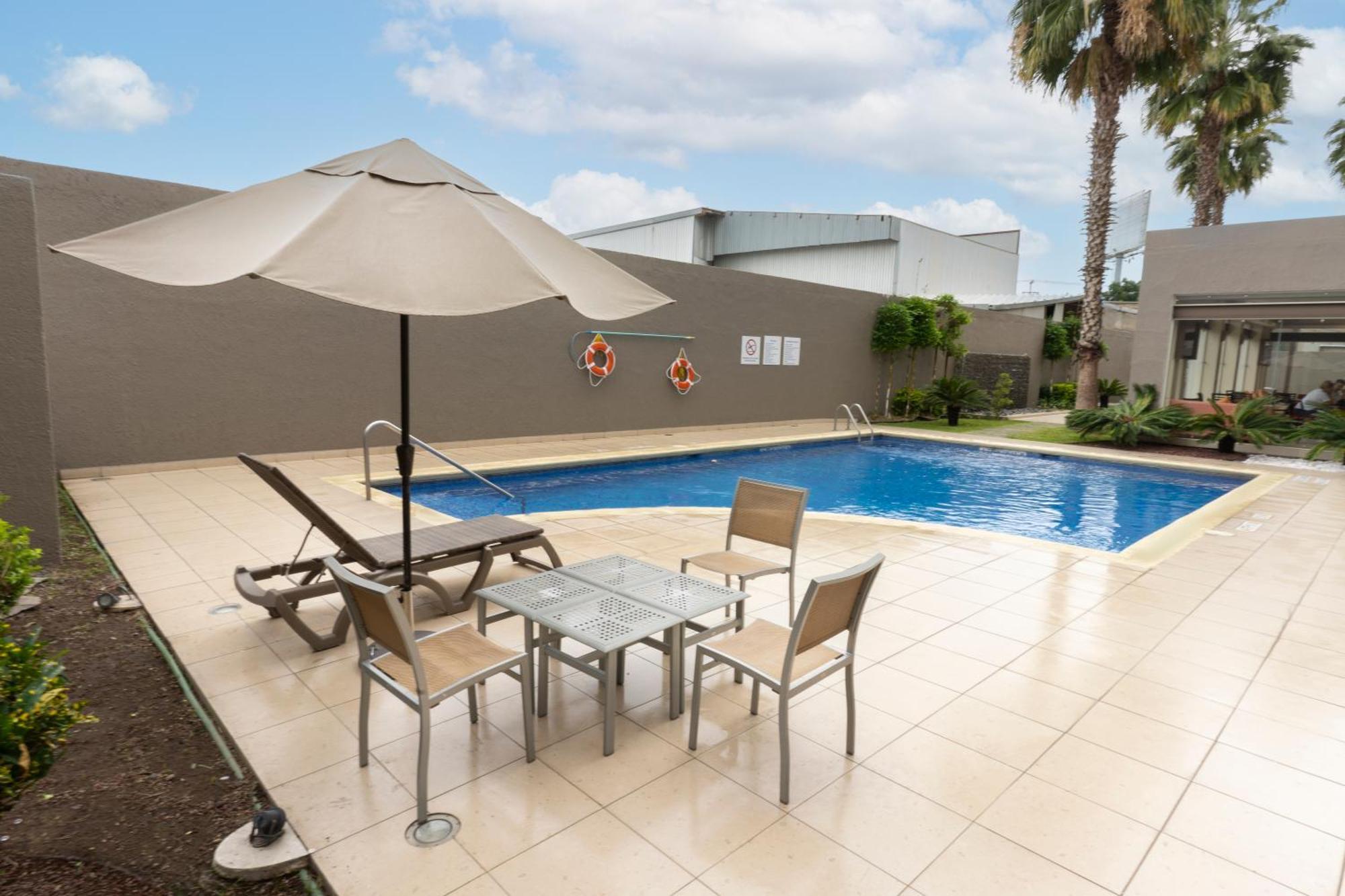 Holiday Inn Express Guadalajara Aeropuerto By Ihg Las Pintas Ngoại thất bức ảnh