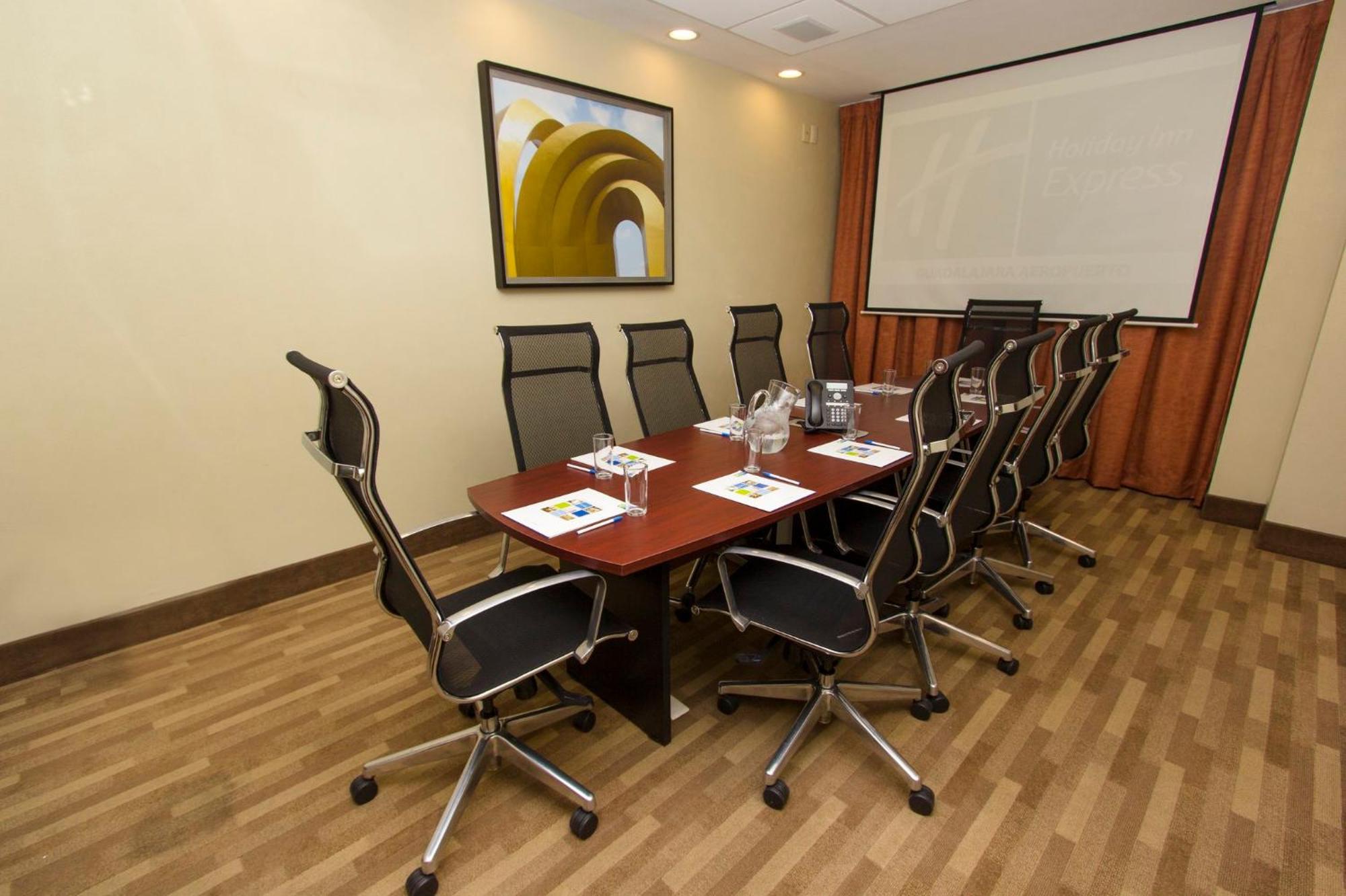 Holiday Inn Express Guadalajara Aeropuerto By Ihg Las Pintas Ngoại thất bức ảnh