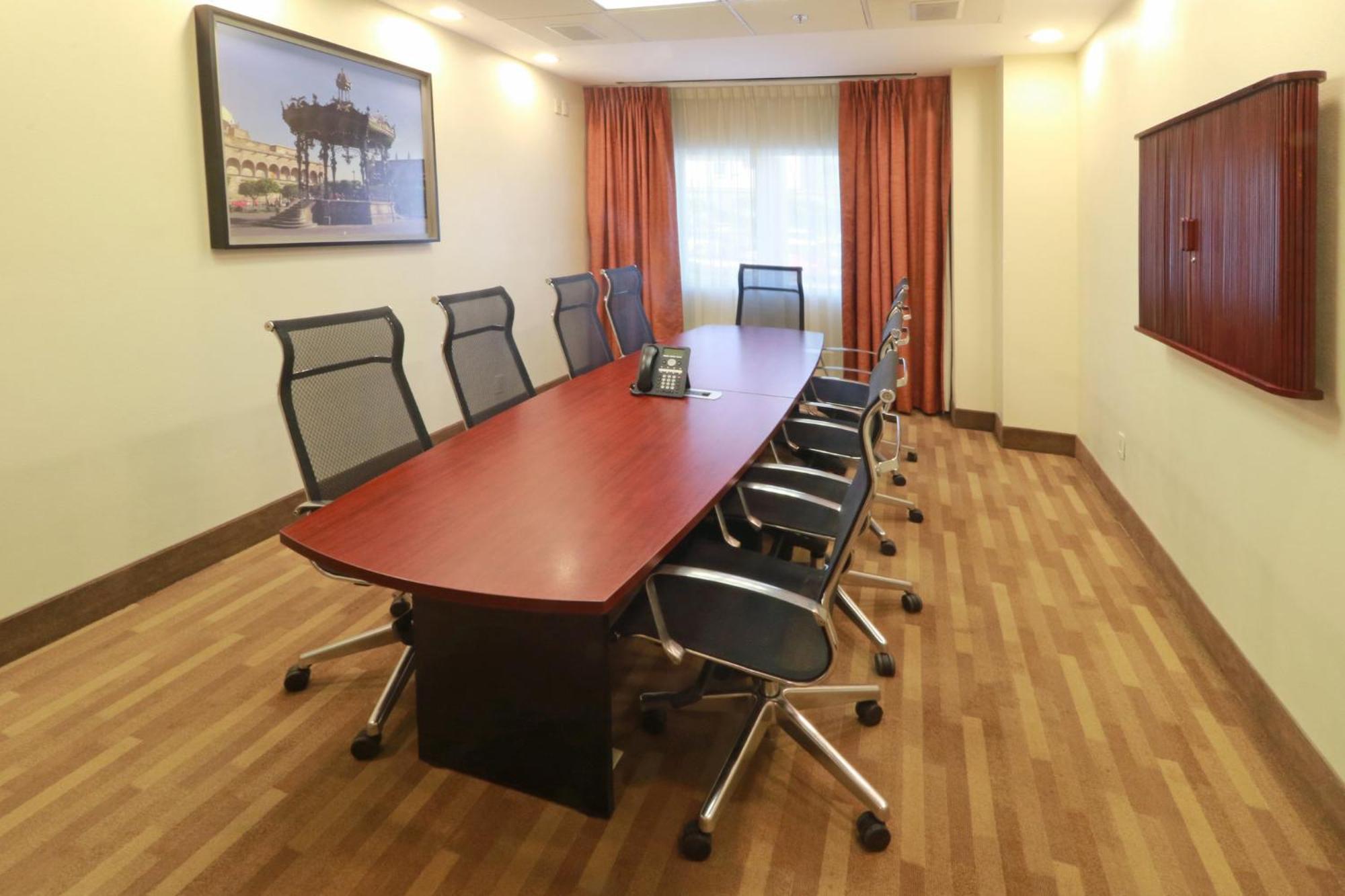 Holiday Inn Express Guadalajara Aeropuerto By Ihg Las Pintas Ngoại thất bức ảnh