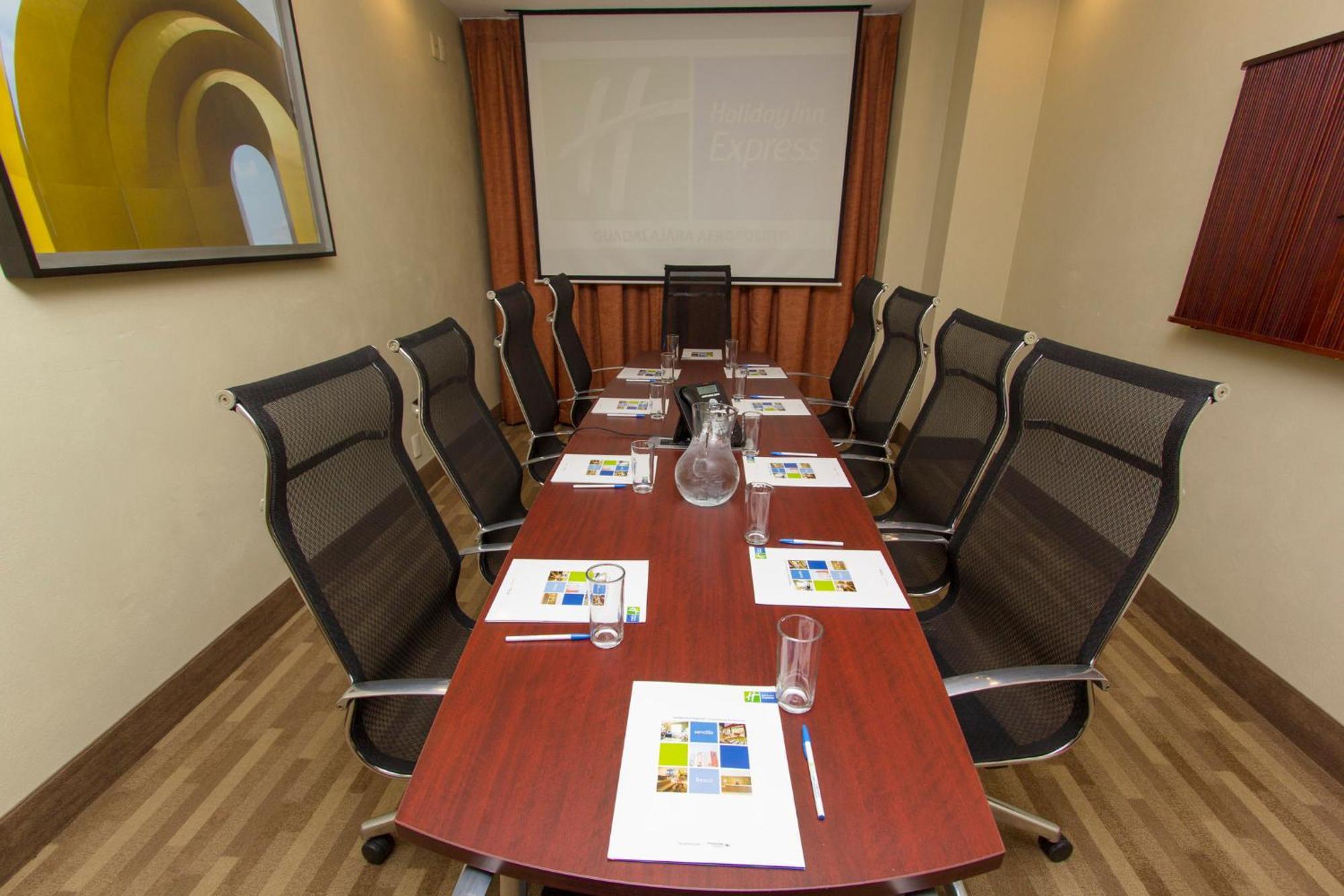 Holiday Inn Express Guadalajara Aeropuerto By Ihg Las Pintas Ngoại thất bức ảnh