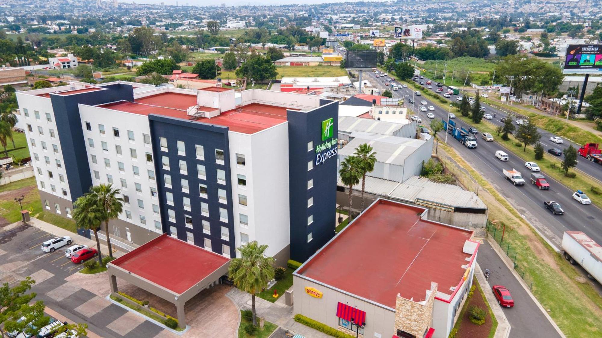 Holiday Inn Express Guadalajara Aeropuerto By Ihg Las Pintas Ngoại thất bức ảnh