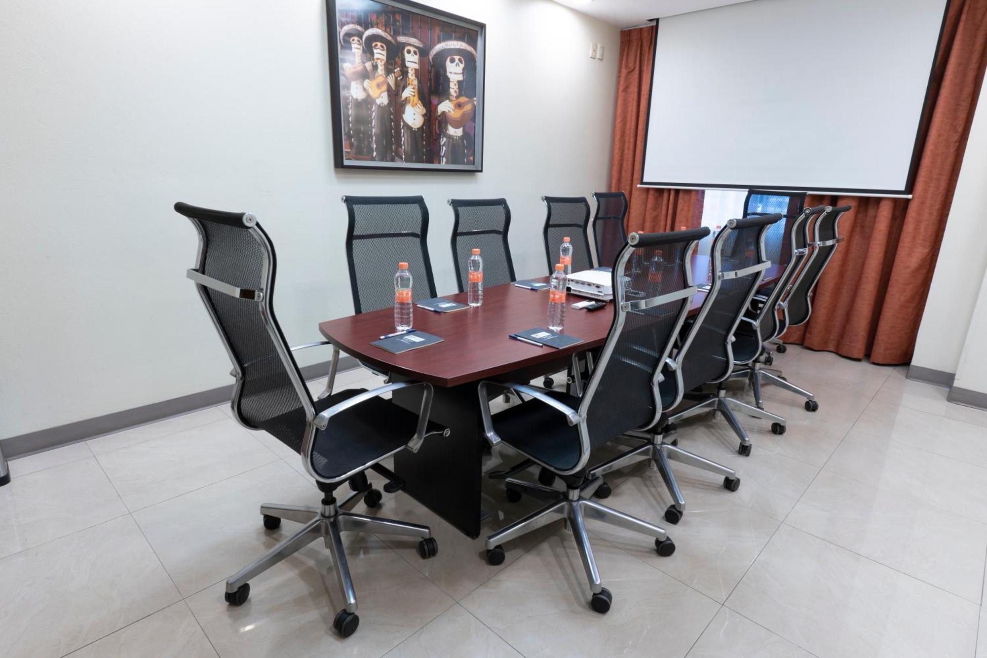 Holiday Inn Express Guadalajara Aeropuerto By Ihg Las Pintas Ngoại thất bức ảnh
