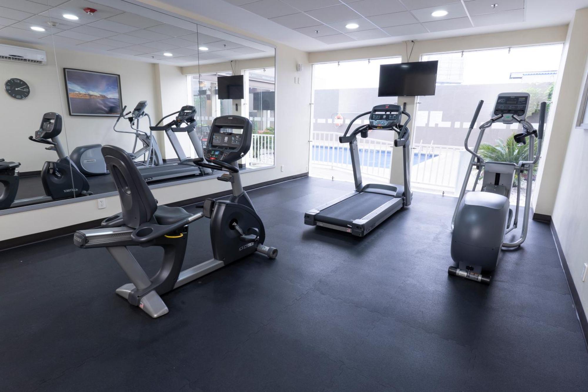 Holiday Inn Express Guadalajara Aeropuerto By Ihg Las Pintas Ngoại thất bức ảnh