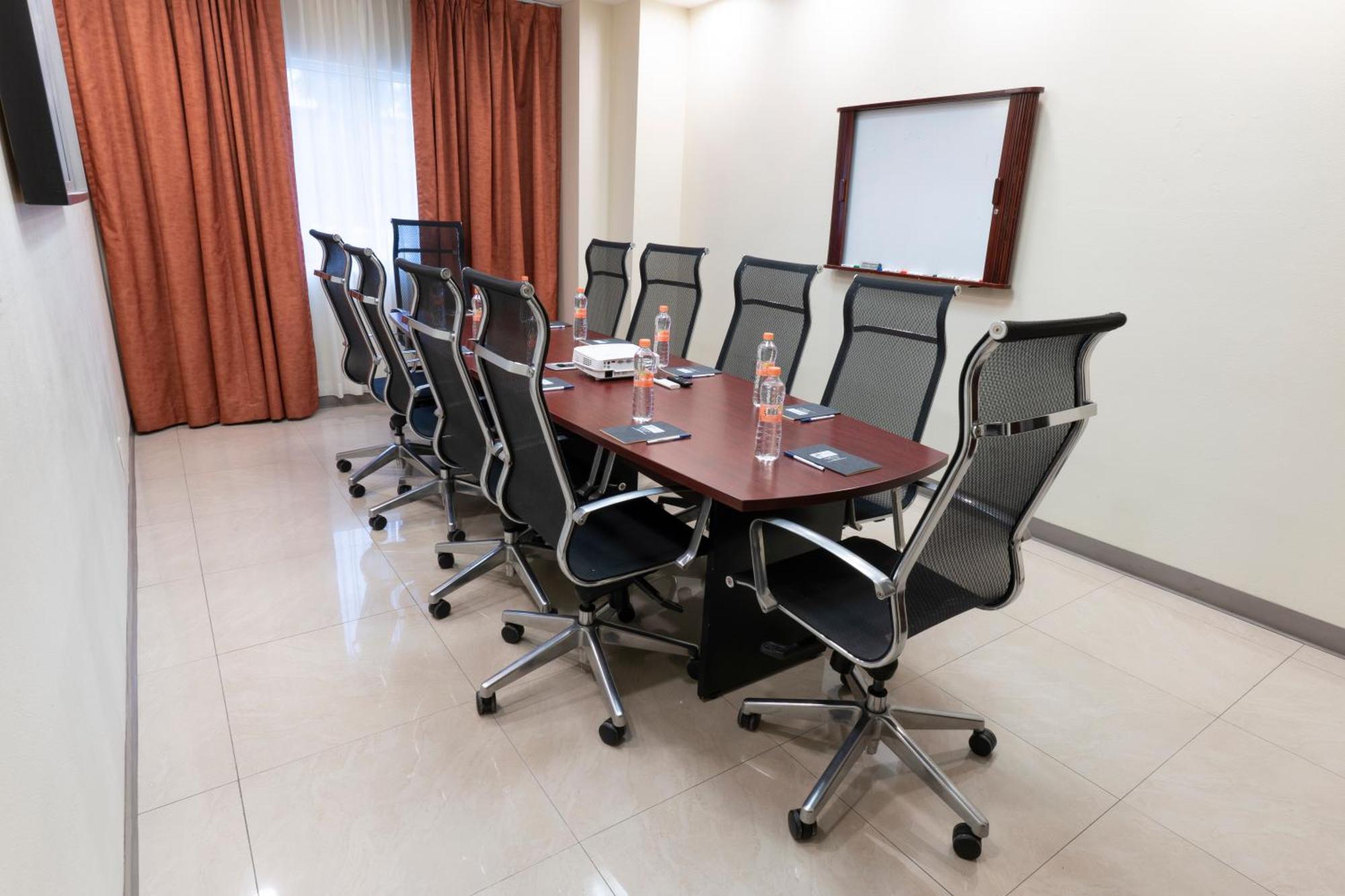 Holiday Inn Express Guadalajara Aeropuerto By Ihg Las Pintas Ngoại thất bức ảnh