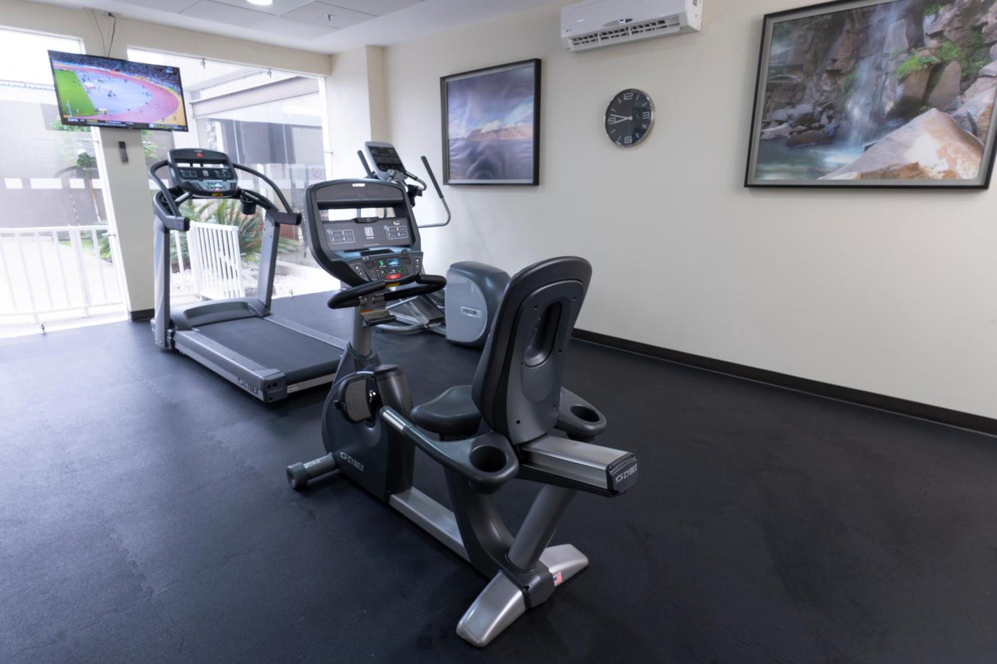 Holiday Inn Express Guadalajara Aeropuerto By Ihg Las Pintas Ngoại thất bức ảnh