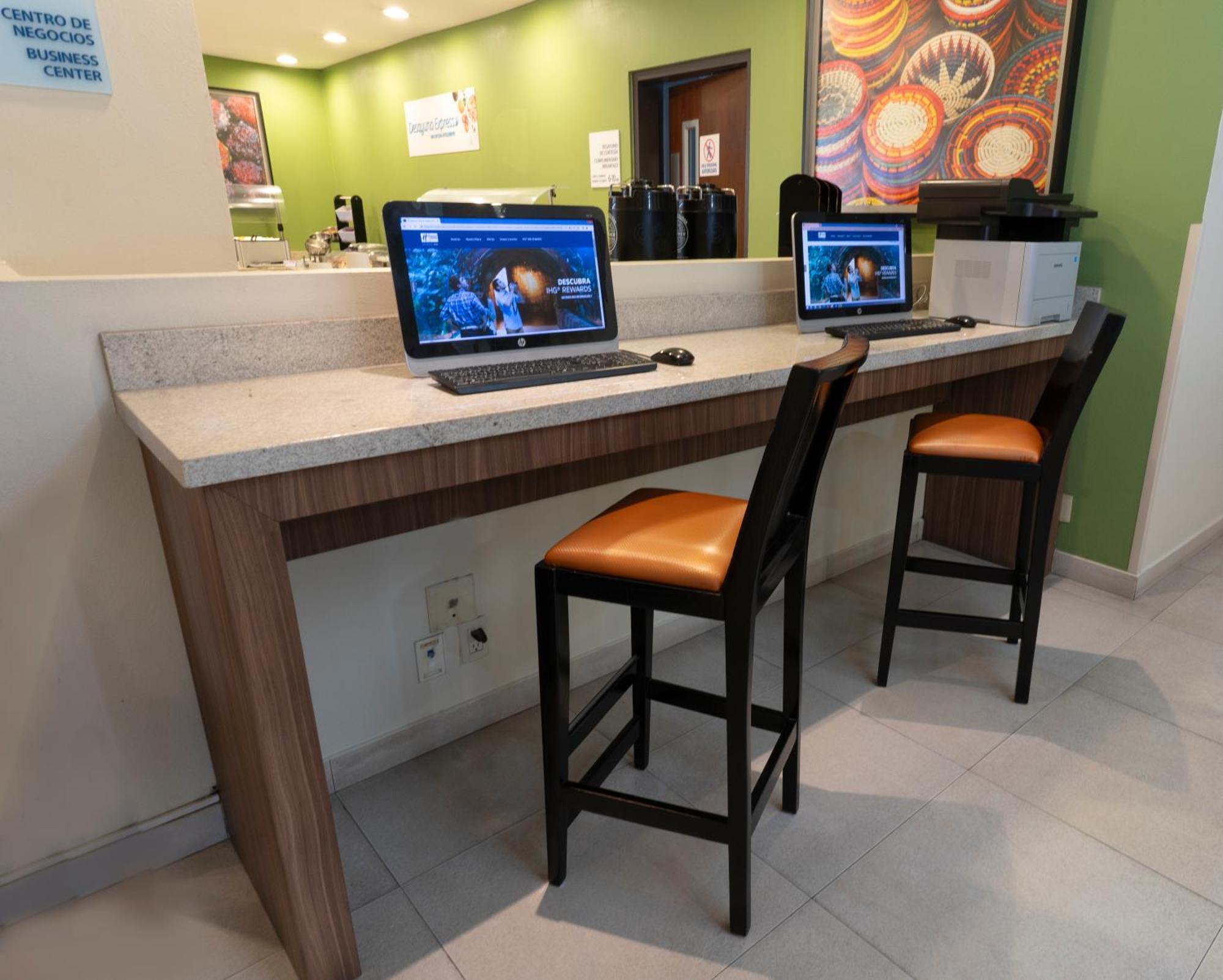 Holiday Inn Express Guadalajara Aeropuerto By Ihg Las Pintas Ngoại thất bức ảnh