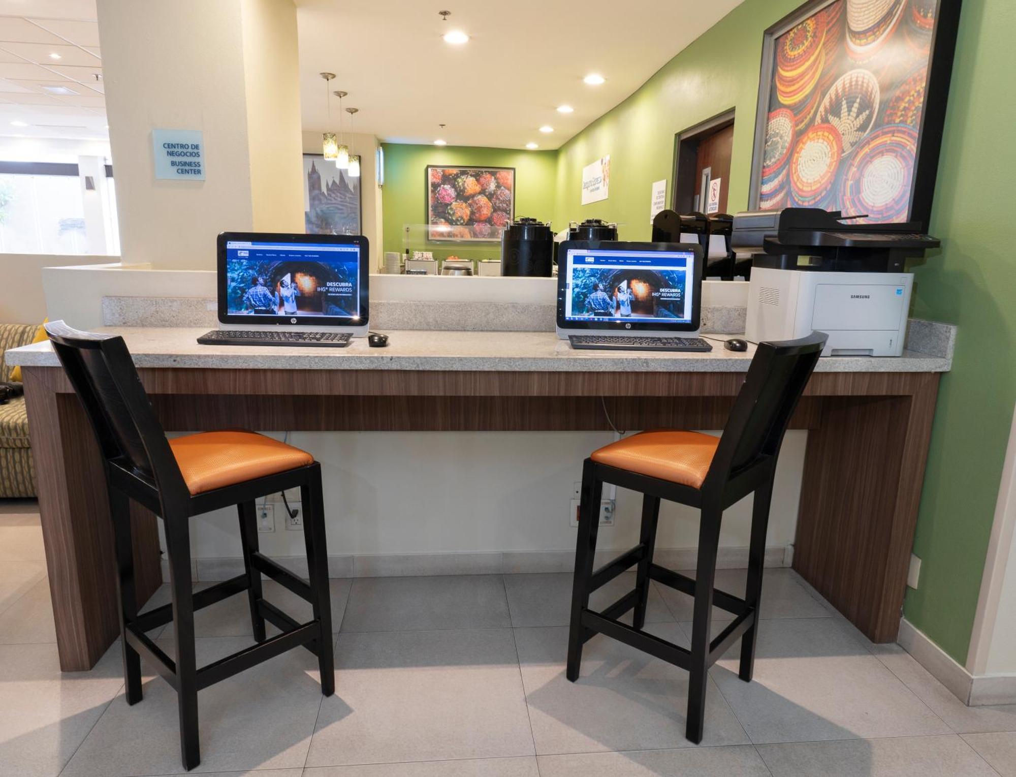 Holiday Inn Express Guadalajara Aeropuerto By Ihg Las Pintas Ngoại thất bức ảnh