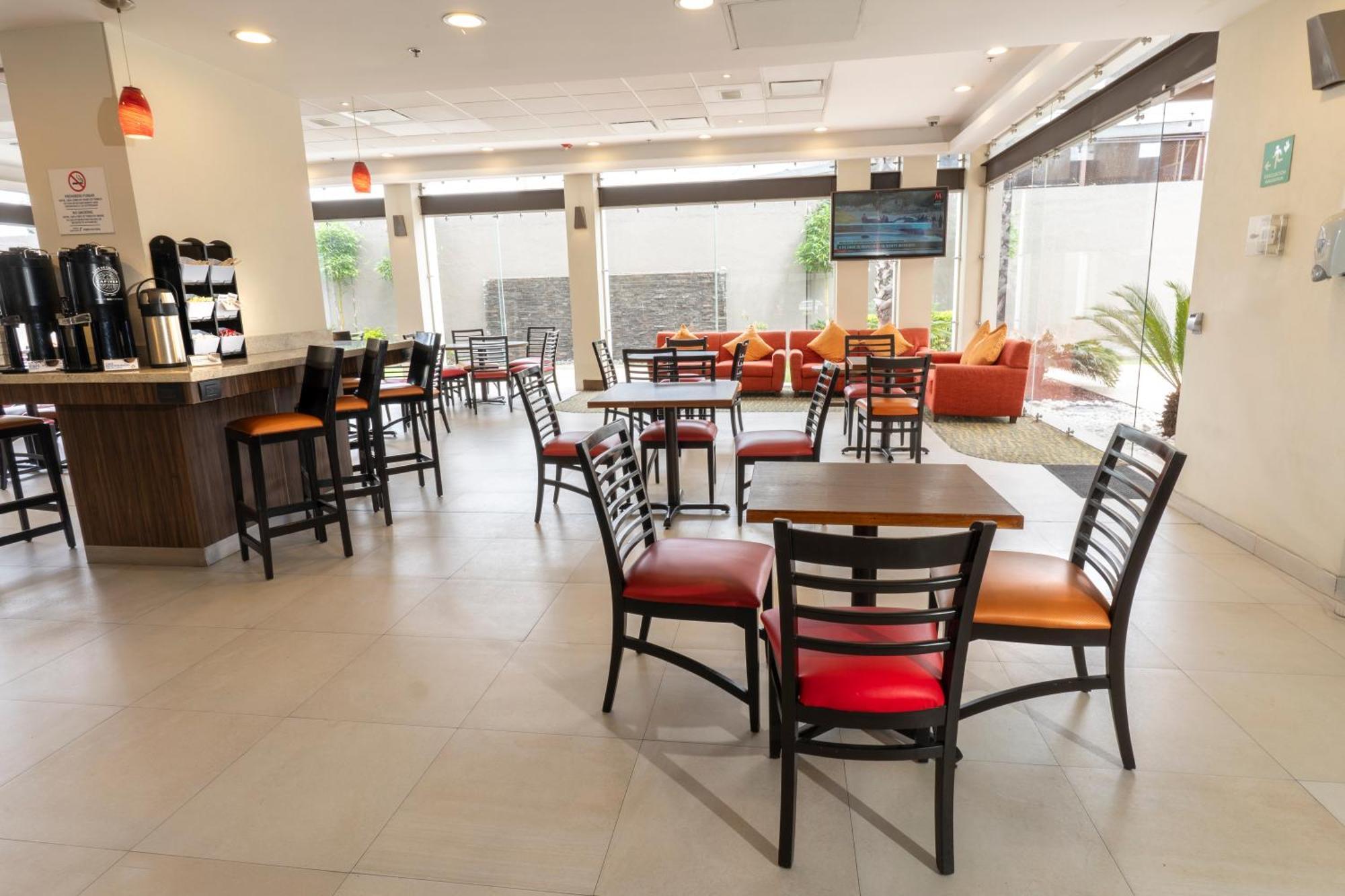 Holiday Inn Express Guadalajara Aeropuerto By Ihg Las Pintas Ngoại thất bức ảnh