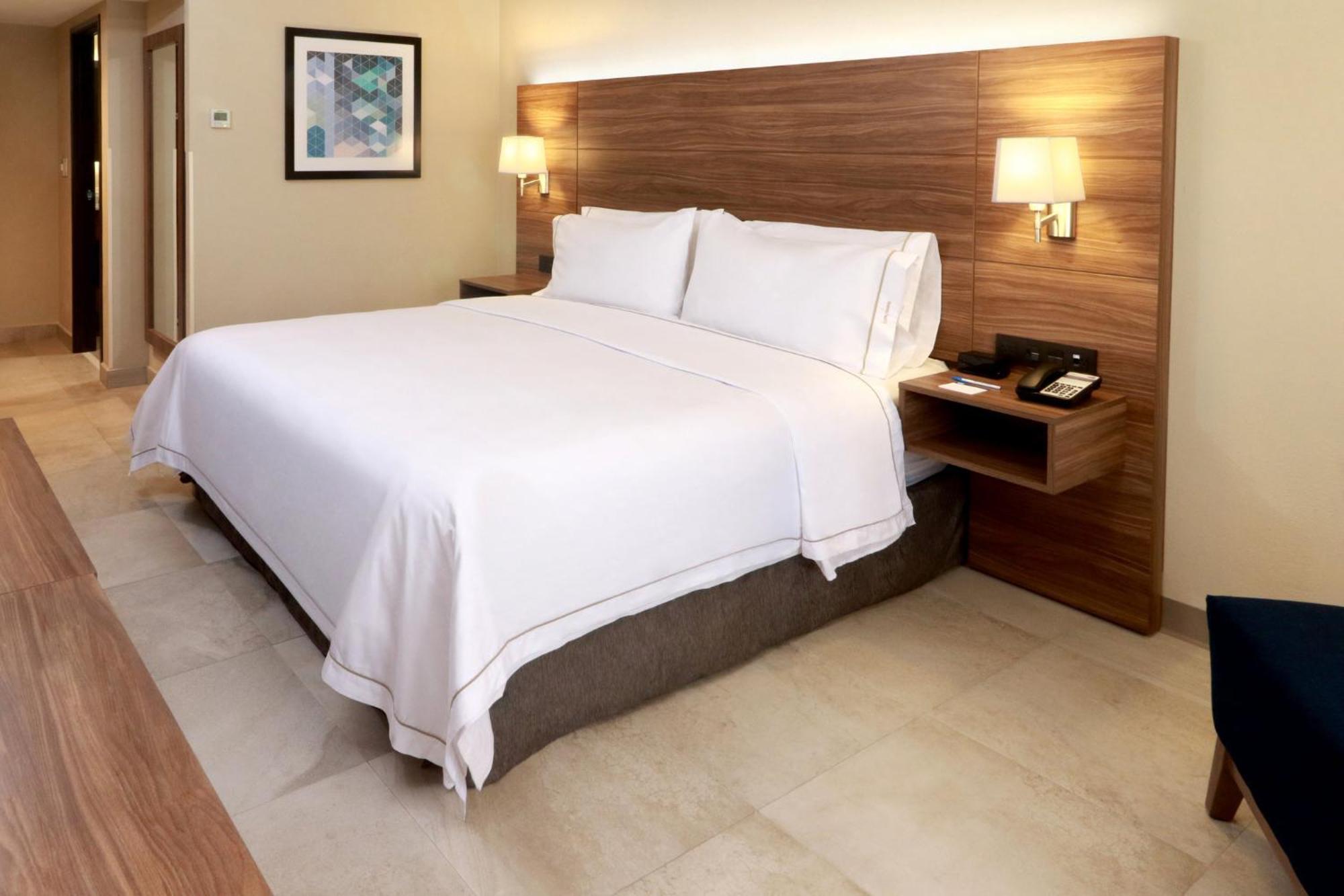 Holiday Inn Express Guadalajara Aeropuerto By Ihg Las Pintas Ngoại thất bức ảnh