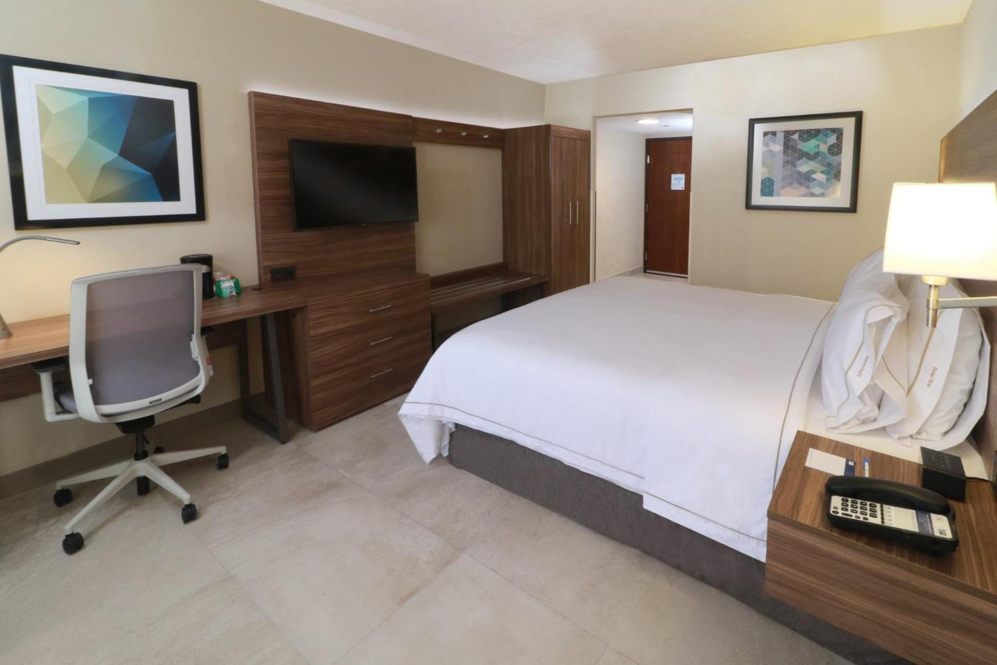 Holiday Inn Express Guadalajara Aeropuerto By Ihg Las Pintas Ngoại thất bức ảnh