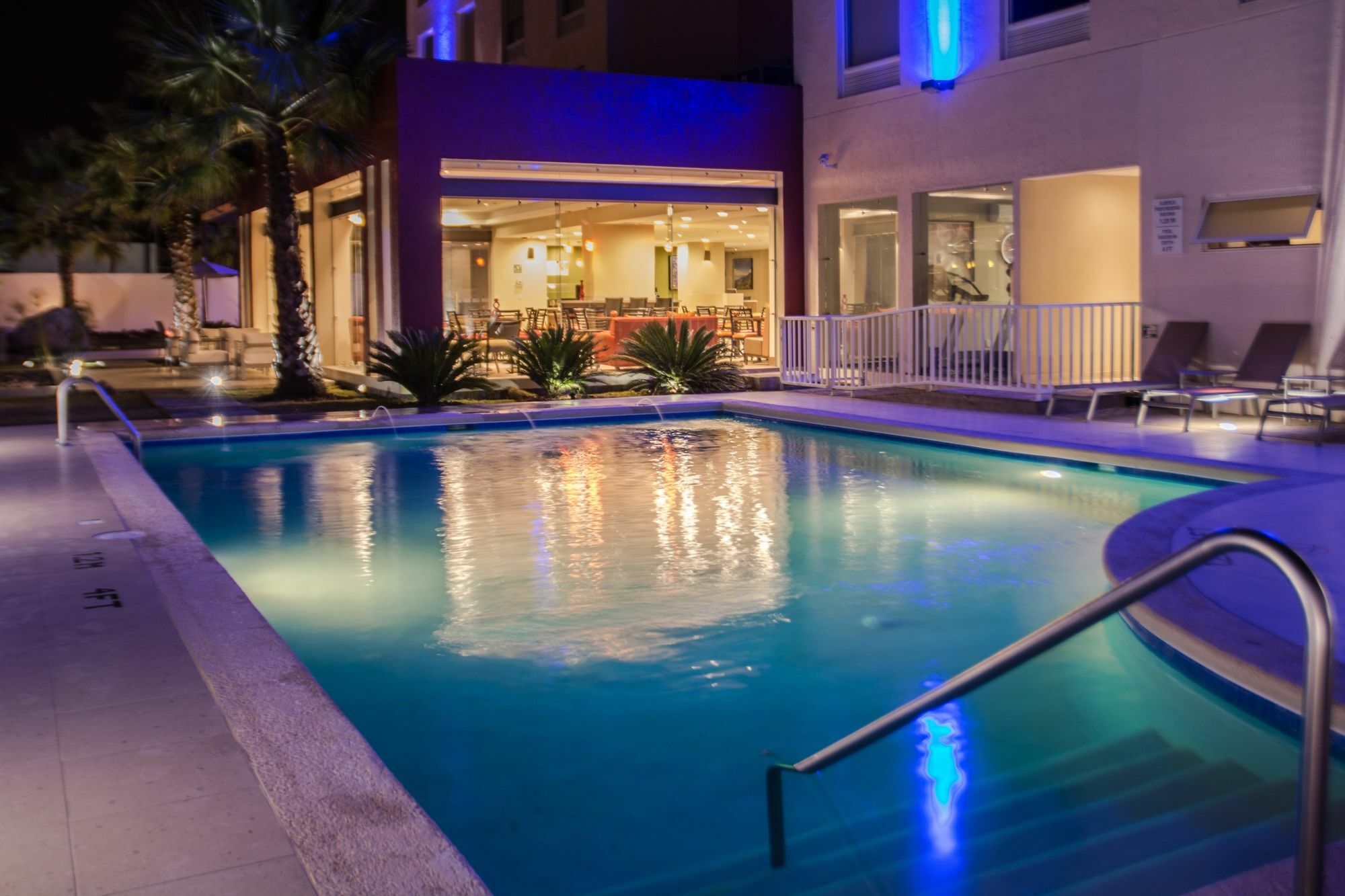 Holiday Inn Express Guadalajara Aeropuerto By Ihg Las Pintas Ngoại thất bức ảnh